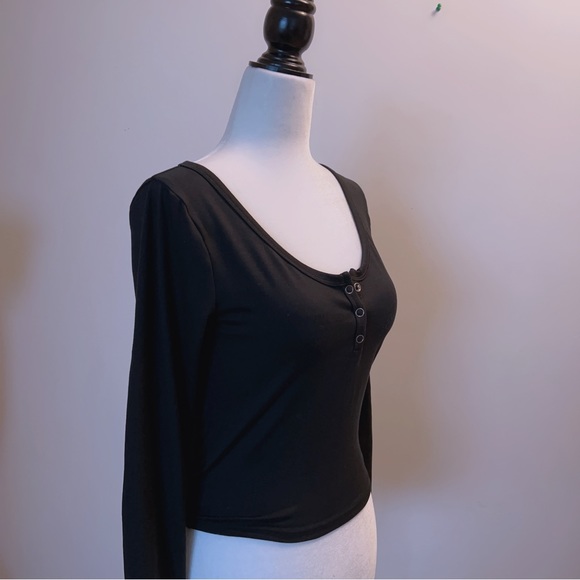 Hollister must-have long-sleeve top.98%new condition. Seamless fabric super soft - Picture 7 of 8
